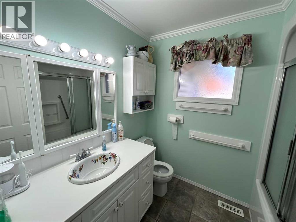 808 4 Avenue W, Brooks — photo 20
