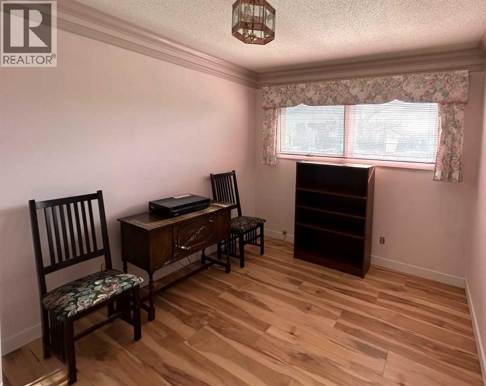 808 4 Avenue W, Brooks — photo 23