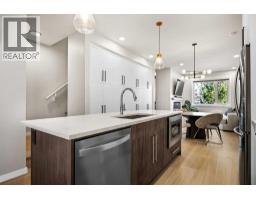4pc Bathroom - 2127 12 Street Nw, Calgary, AB T2M3M8 Photo 9