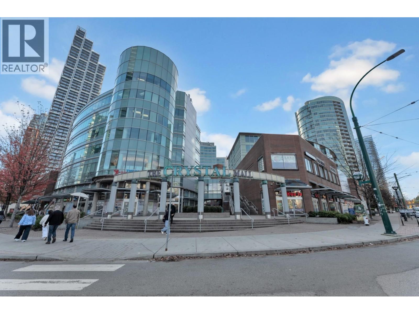 317 4538 KINGSWAY, Burnaby - Image 1