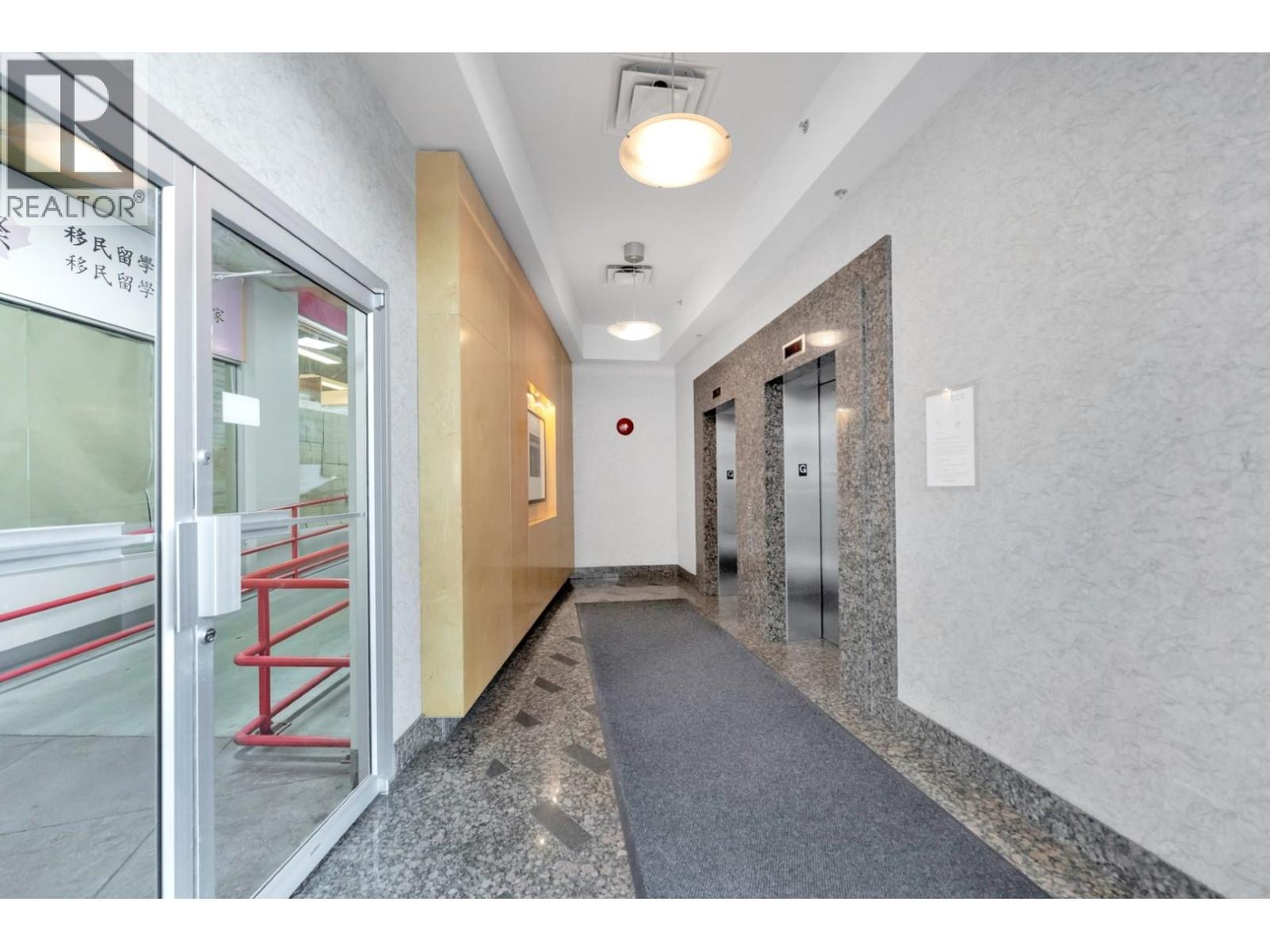 317 4538 KINGSWAY, Burnaby - Image 1