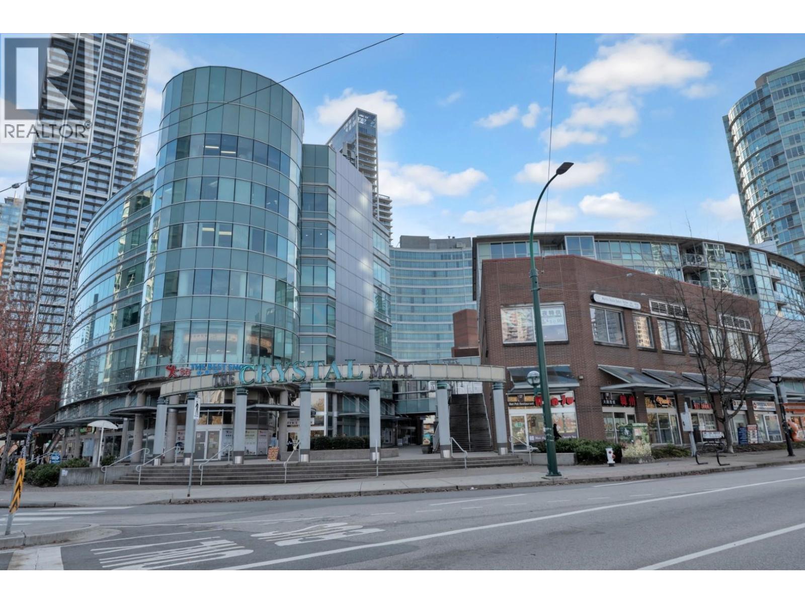 317 4538 KINGSWAY, Burnaby - Image 1
