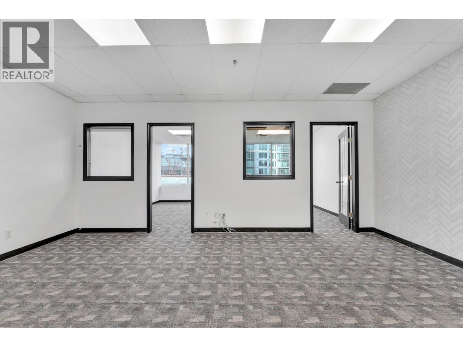 317 4538 KINGSWAY, Burnaby - Image 1