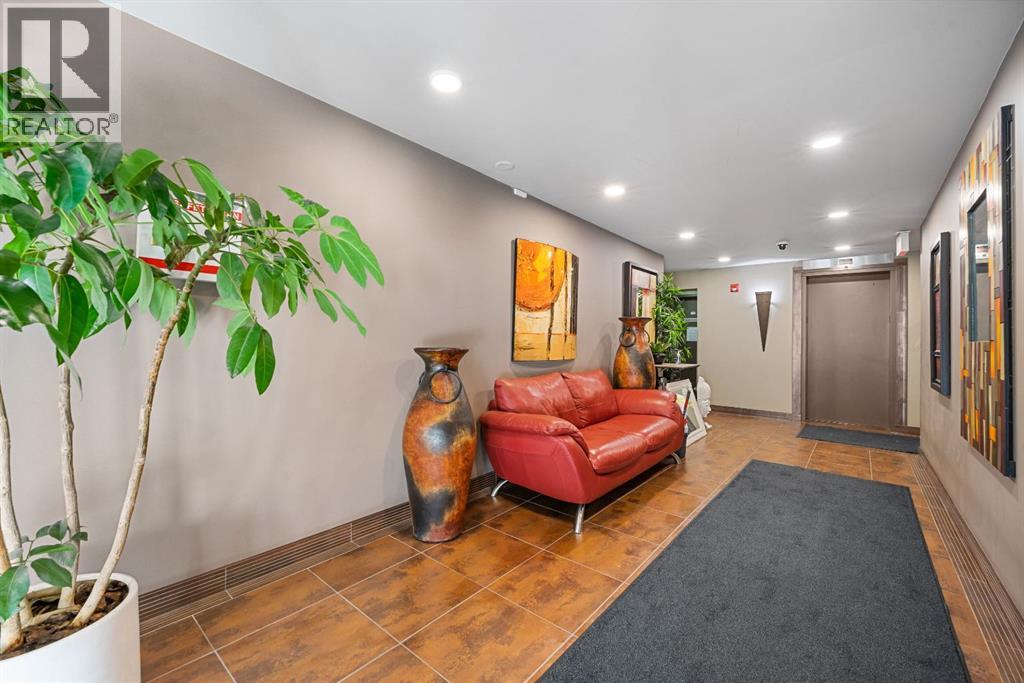 606, 812 14 Avenue SW photo 3