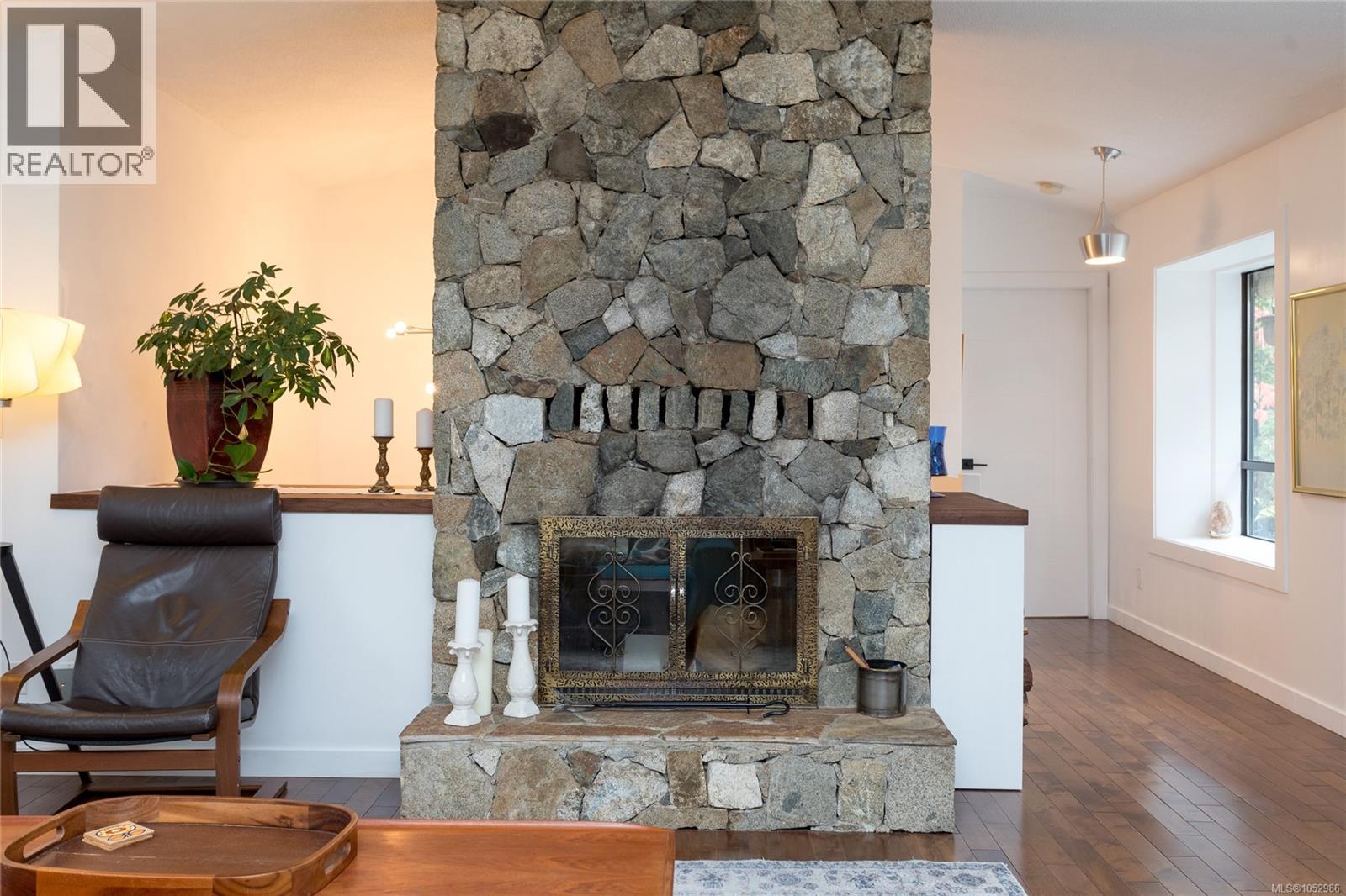  1043 Pondwood Lane, Saanich