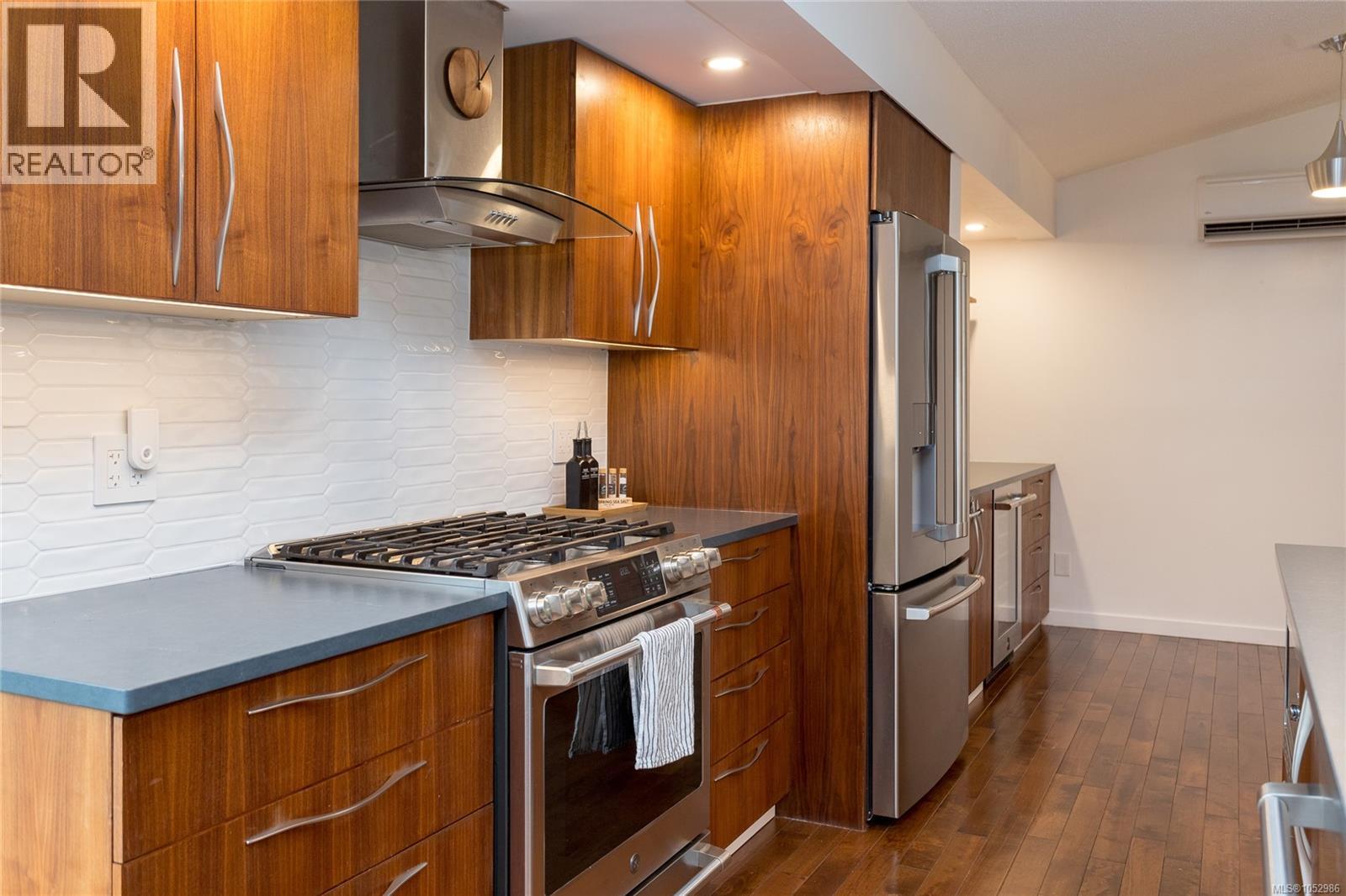 1043 Pondwood Lane, Saanich