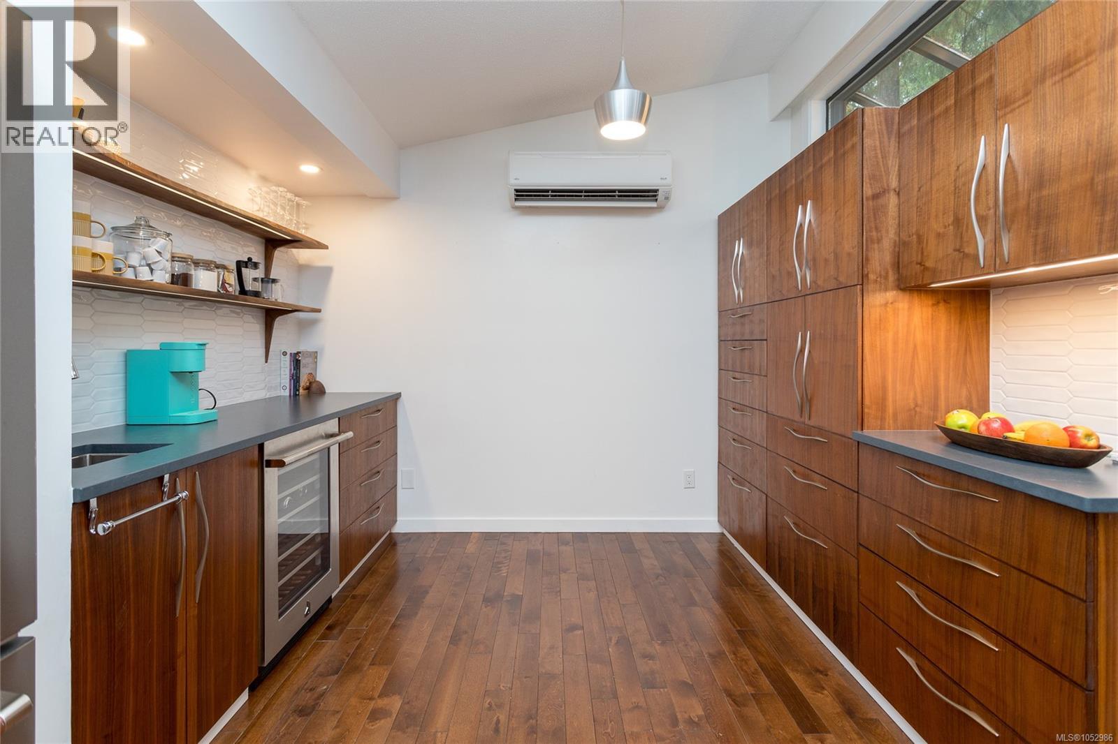  1043 Pondwood Lane, Saanich