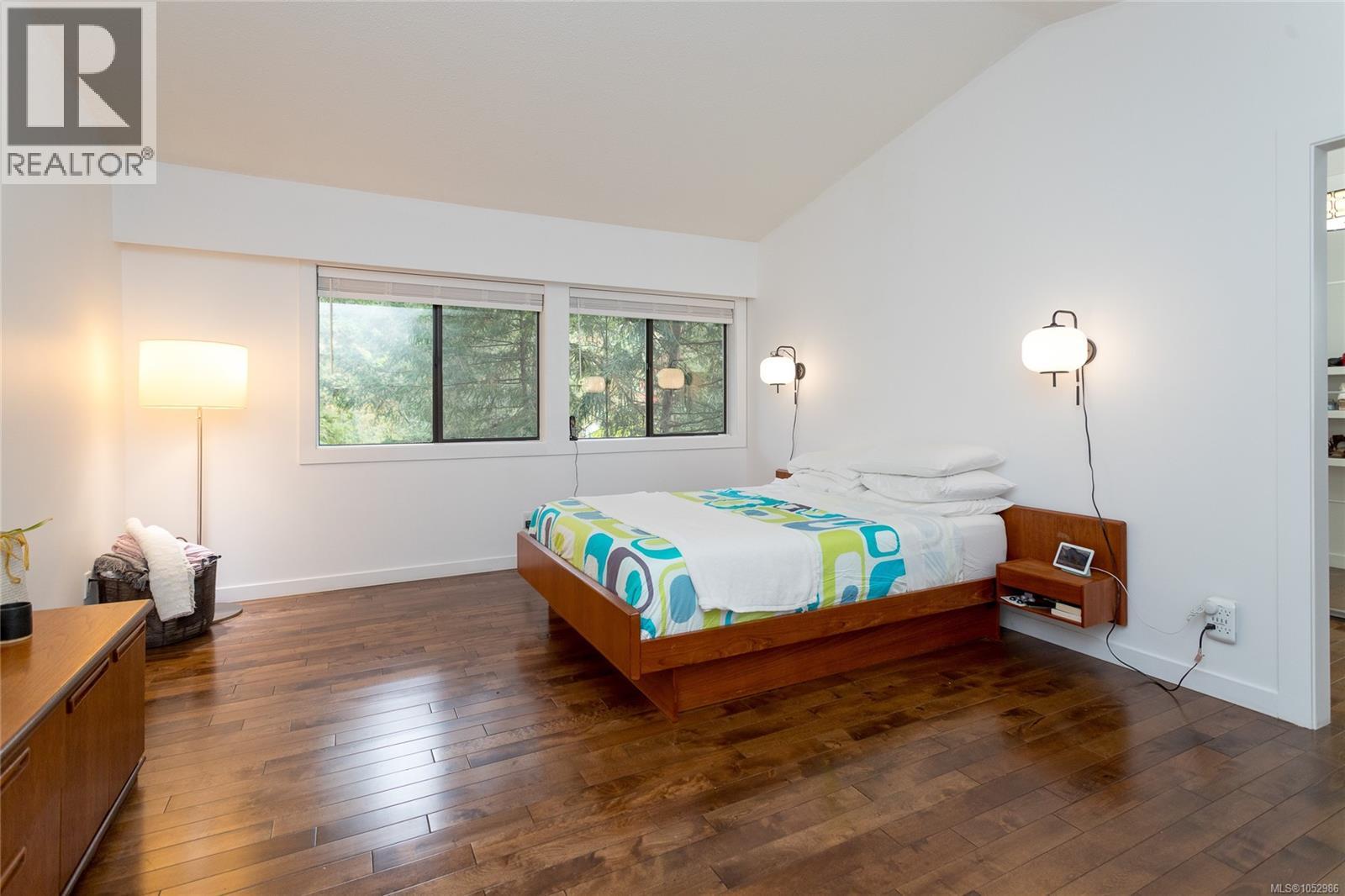  1043 Pondwood Lane, Saanich