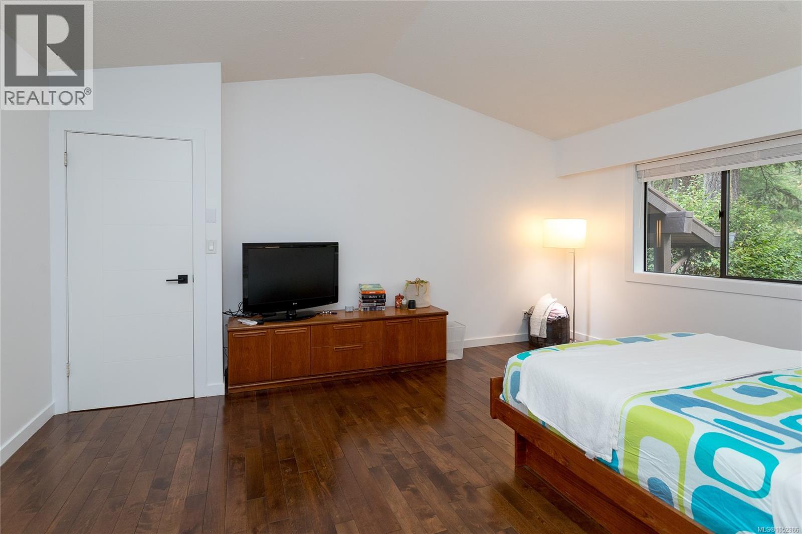  1043 Pondwood Lane, Saanich