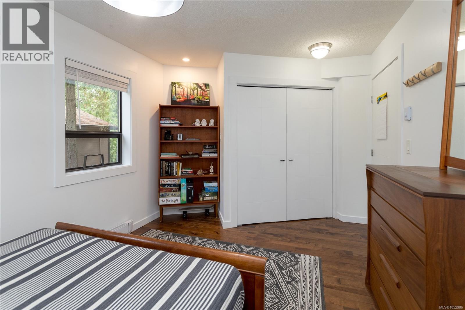  1043 Pondwood Lane, Saanich