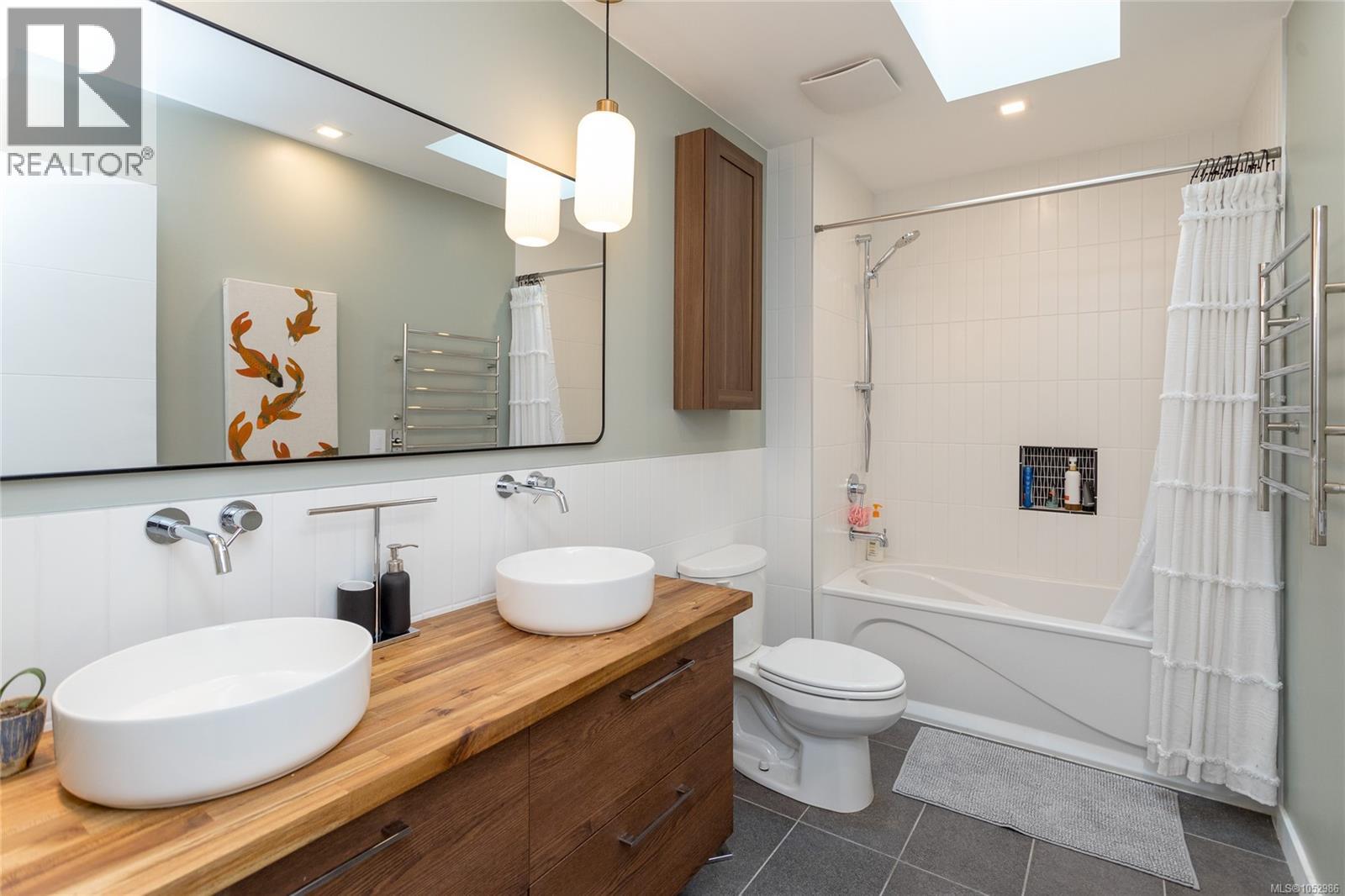  1043 Pondwood Lane, Saanich