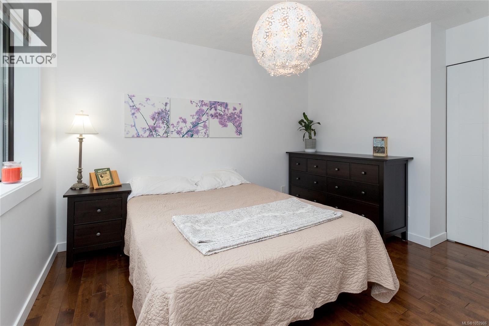  1043 Pondwood Lane, Saanich