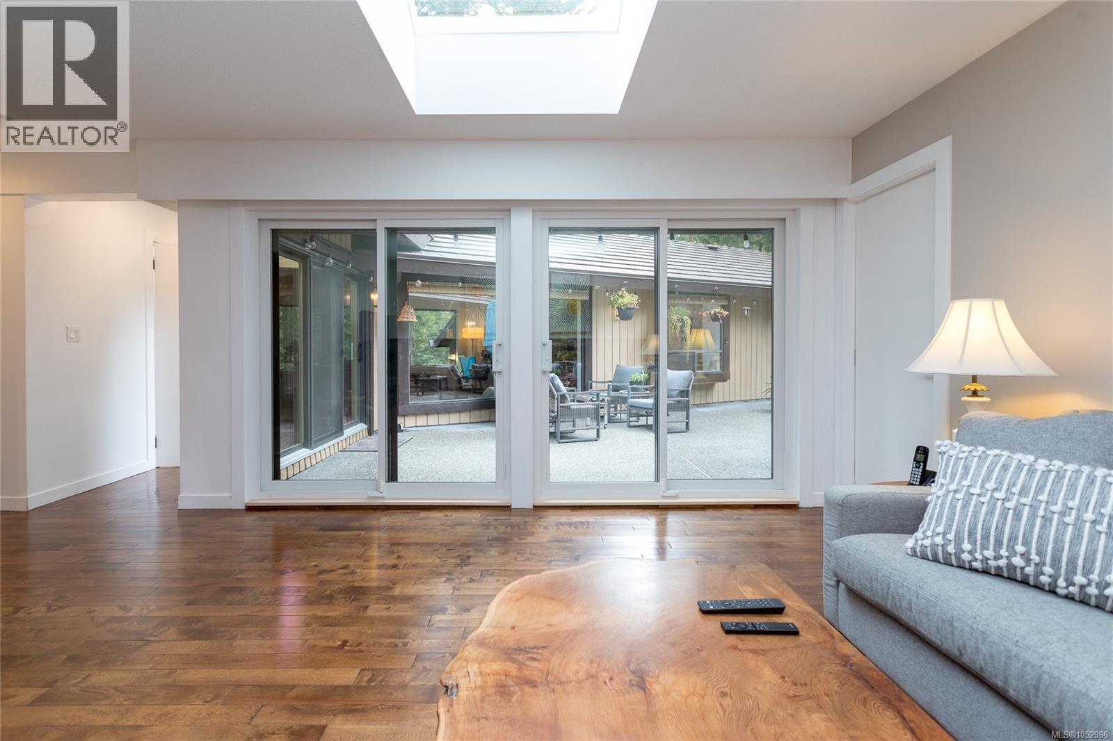  1043 Pondwood Lane, Saanich