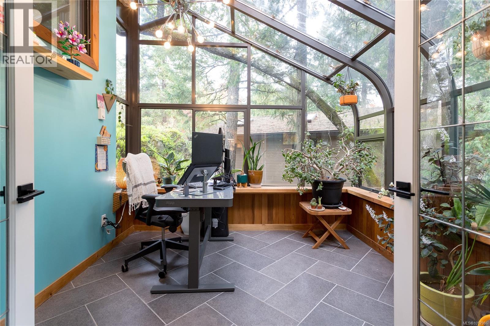  1043 Pondwood Lane, Saanich
