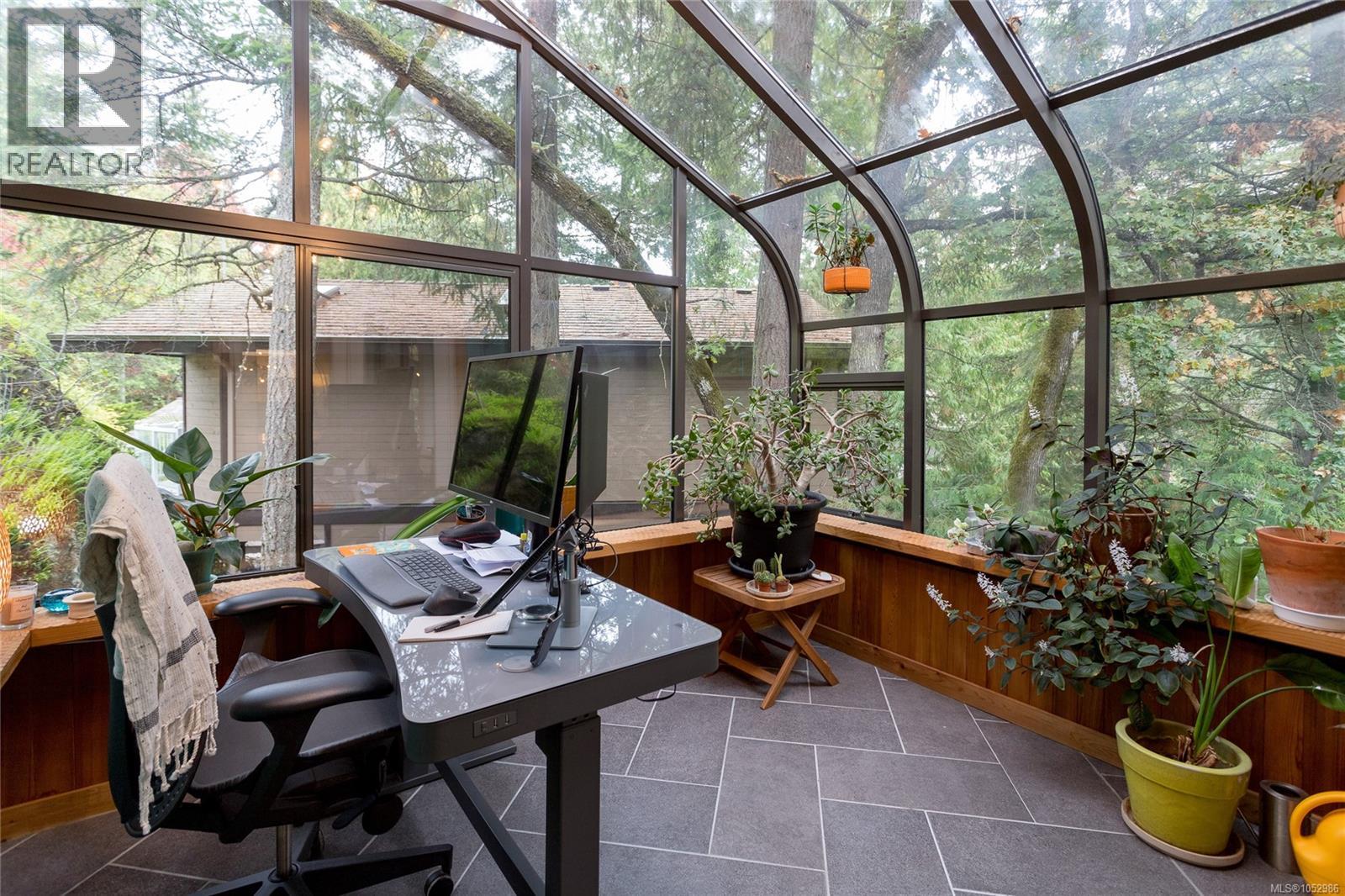  1043 Pondwood Lane, Saanich