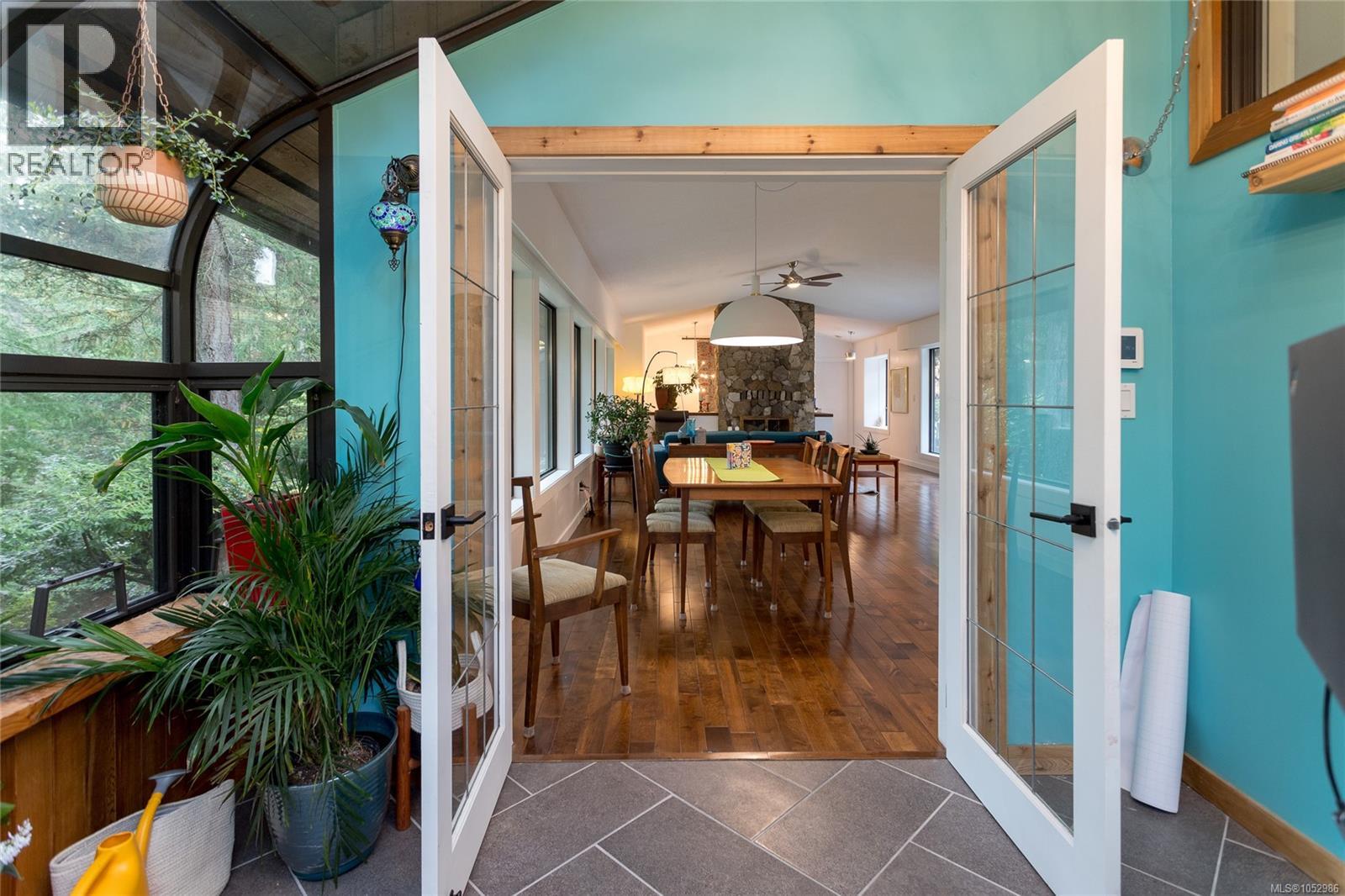  1043 Pondwood Lane, Saanich