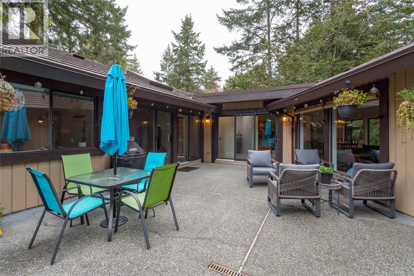  1043 Pondwood Lane, Saanich