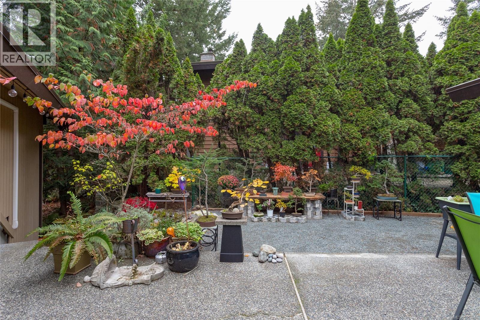  1043 Pondwood Lane, Saanich
