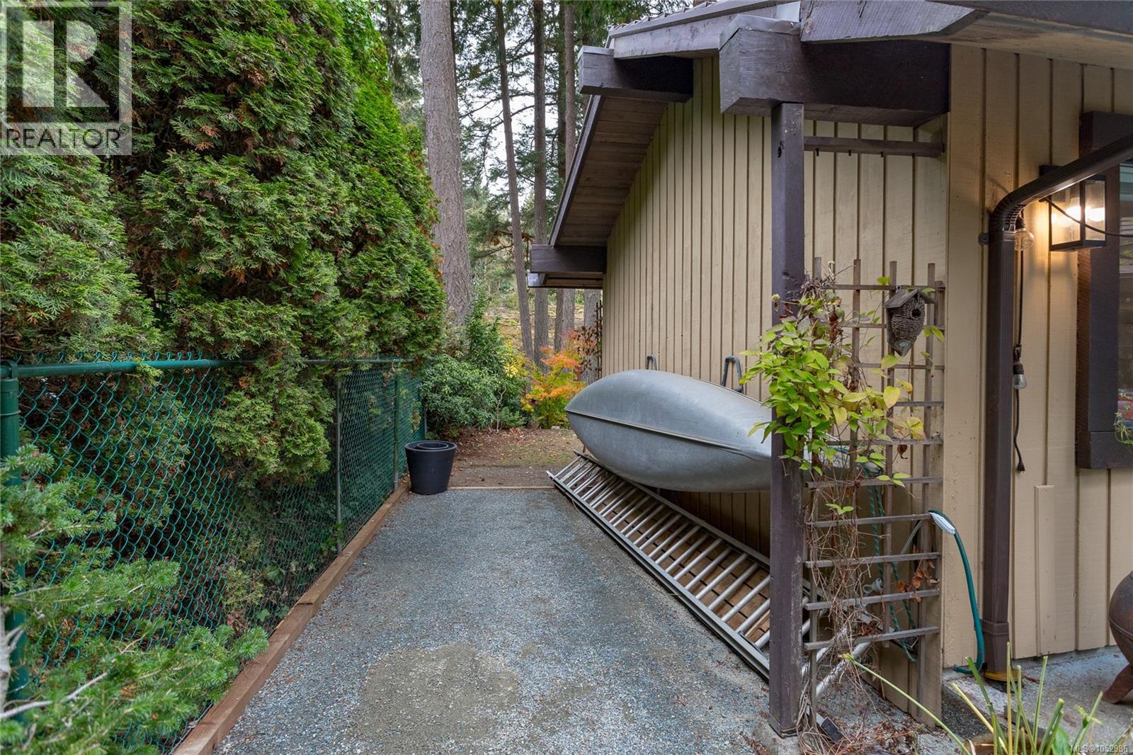  1043 Pondwood Lane, Saanich