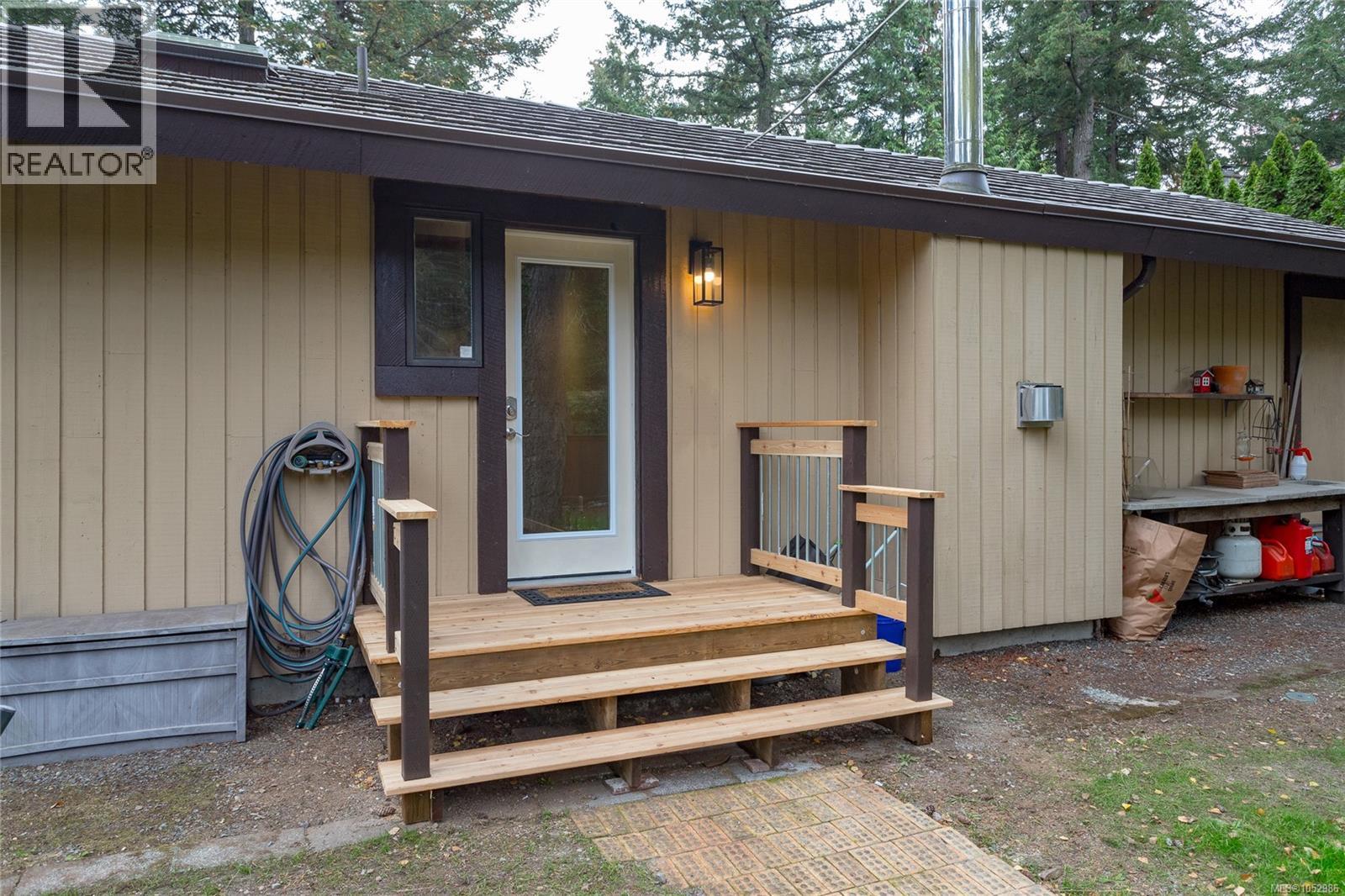  1043 Pondwood Lane, Saanich