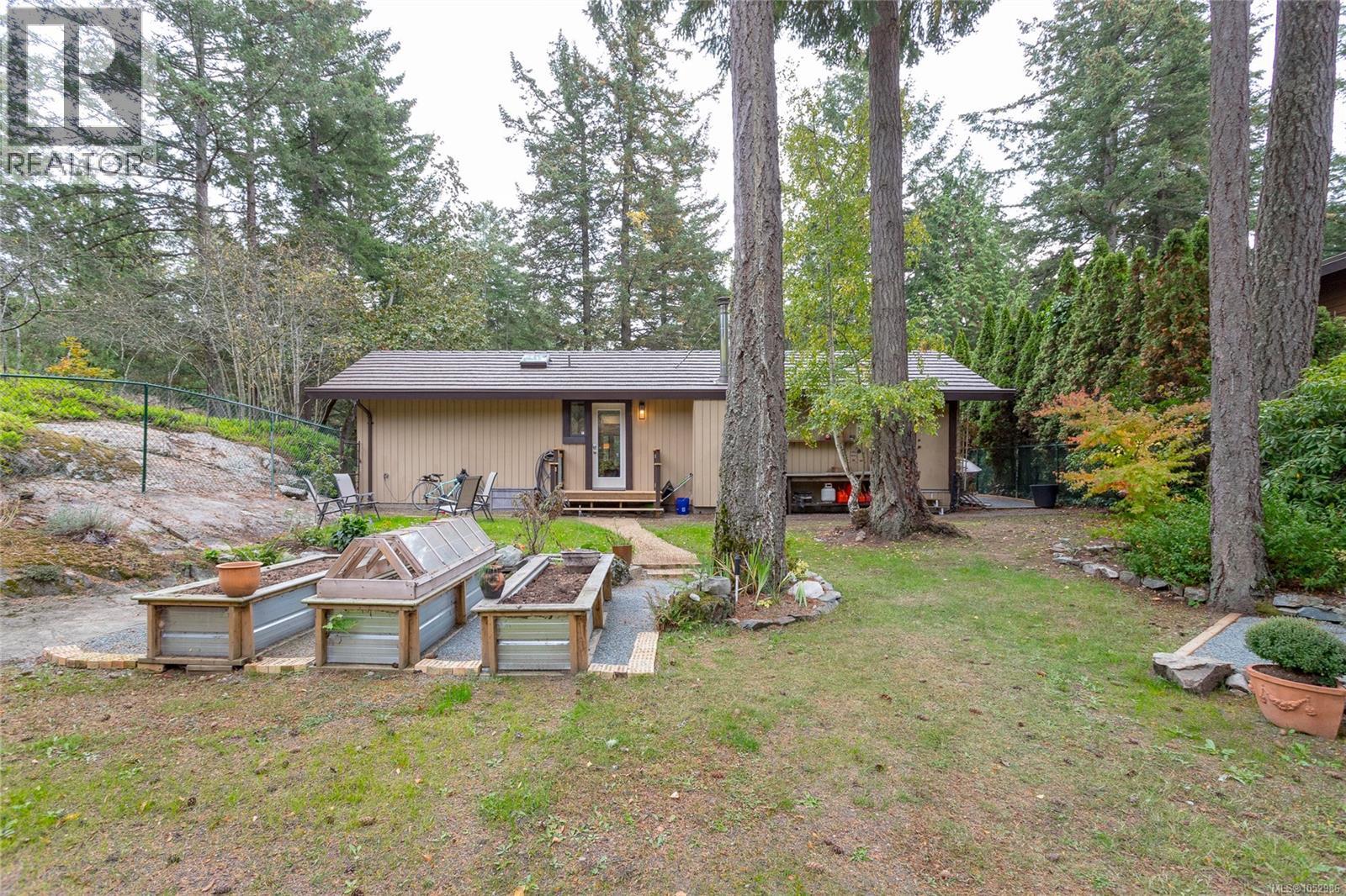 1043 Pondwood Lane, Saanich