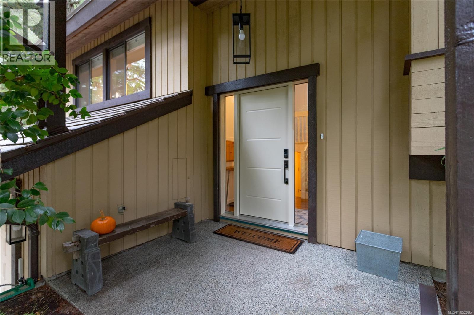  1043 Pondwood Lane, Saanich