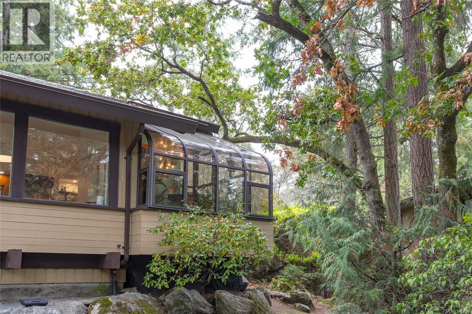  1043 Pondwood Lane, Saanich