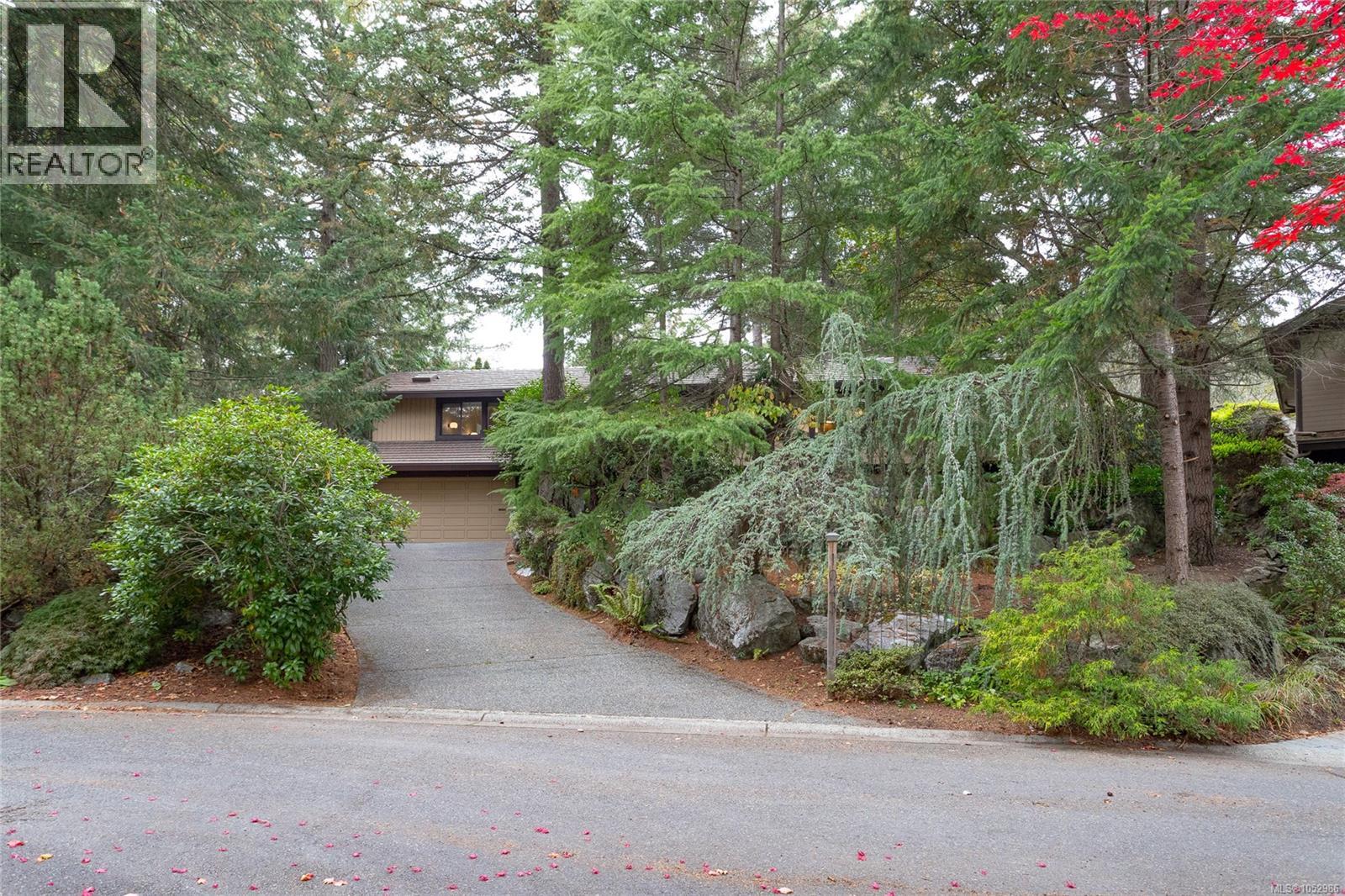  1043 Pondwood Lane, Saanich