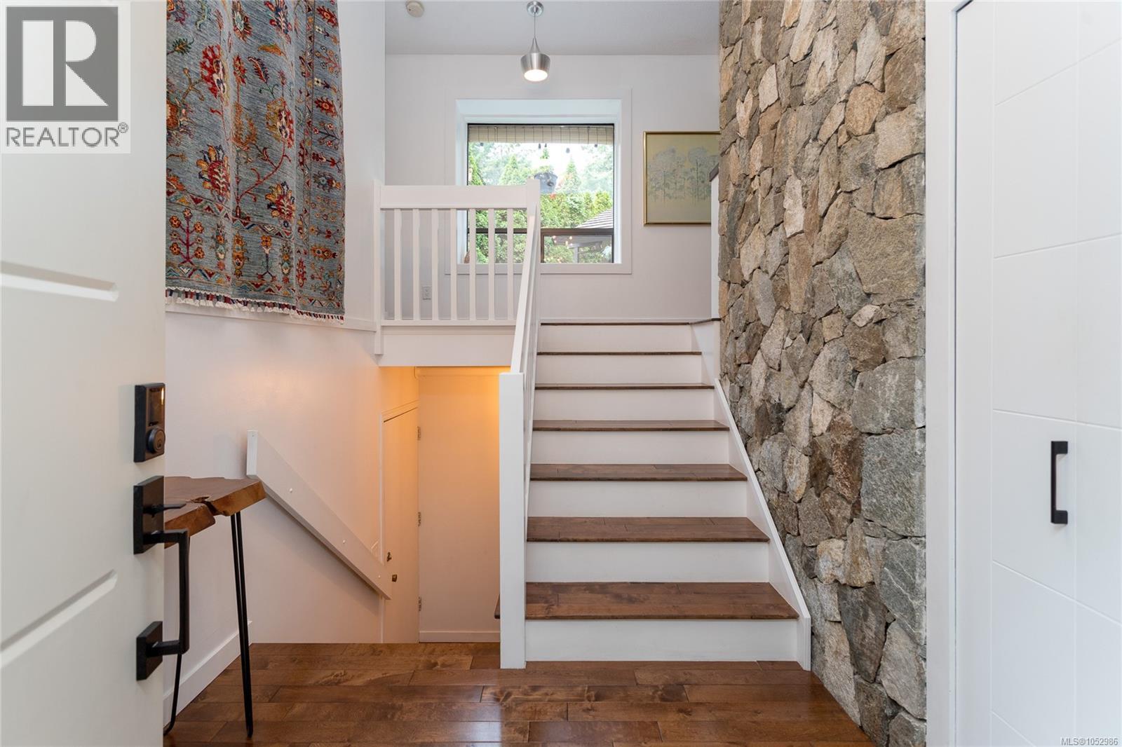  1043 Pondwood Lane, Saanich