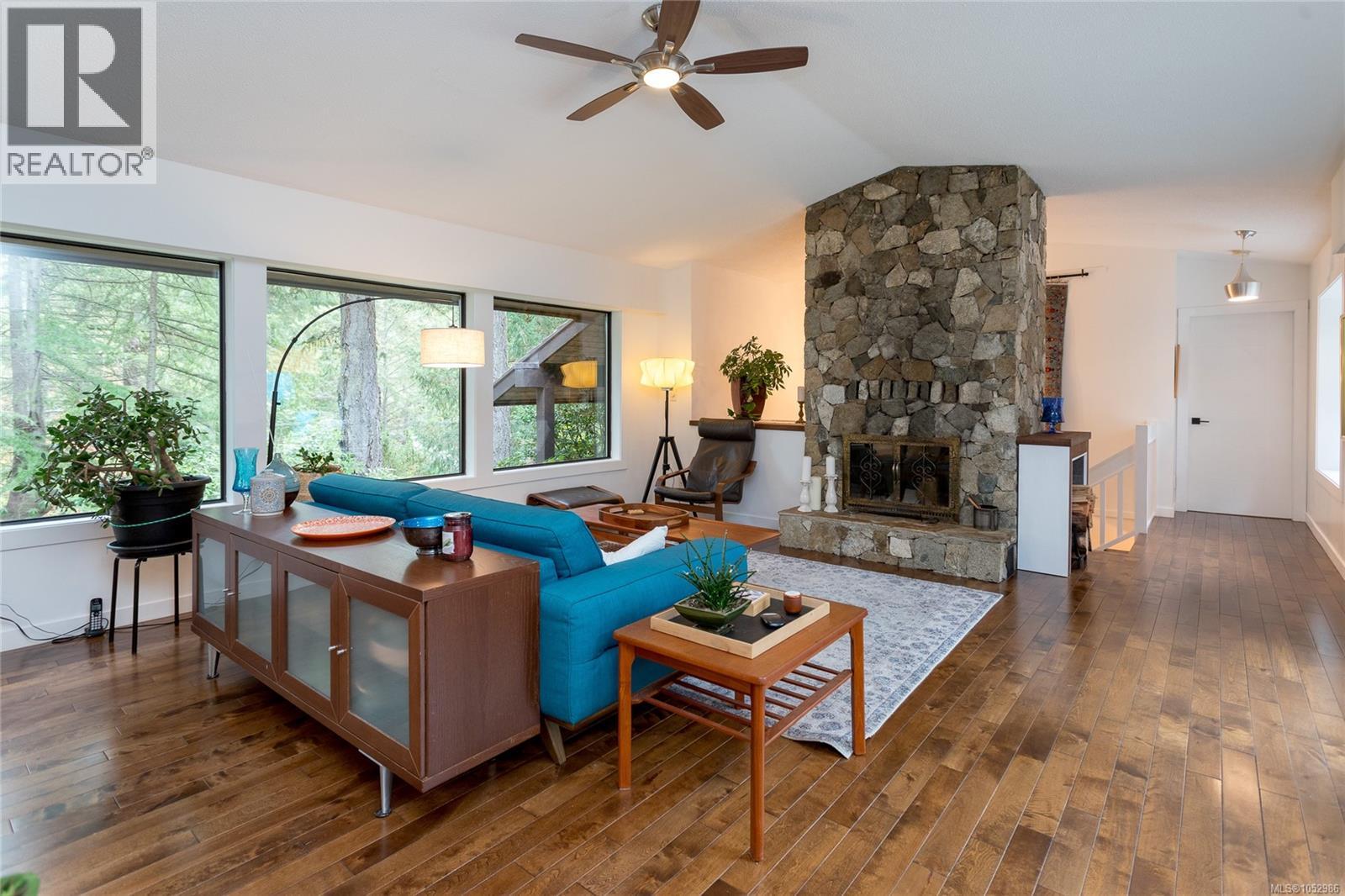  1043 Pondwood Lane, Saanich