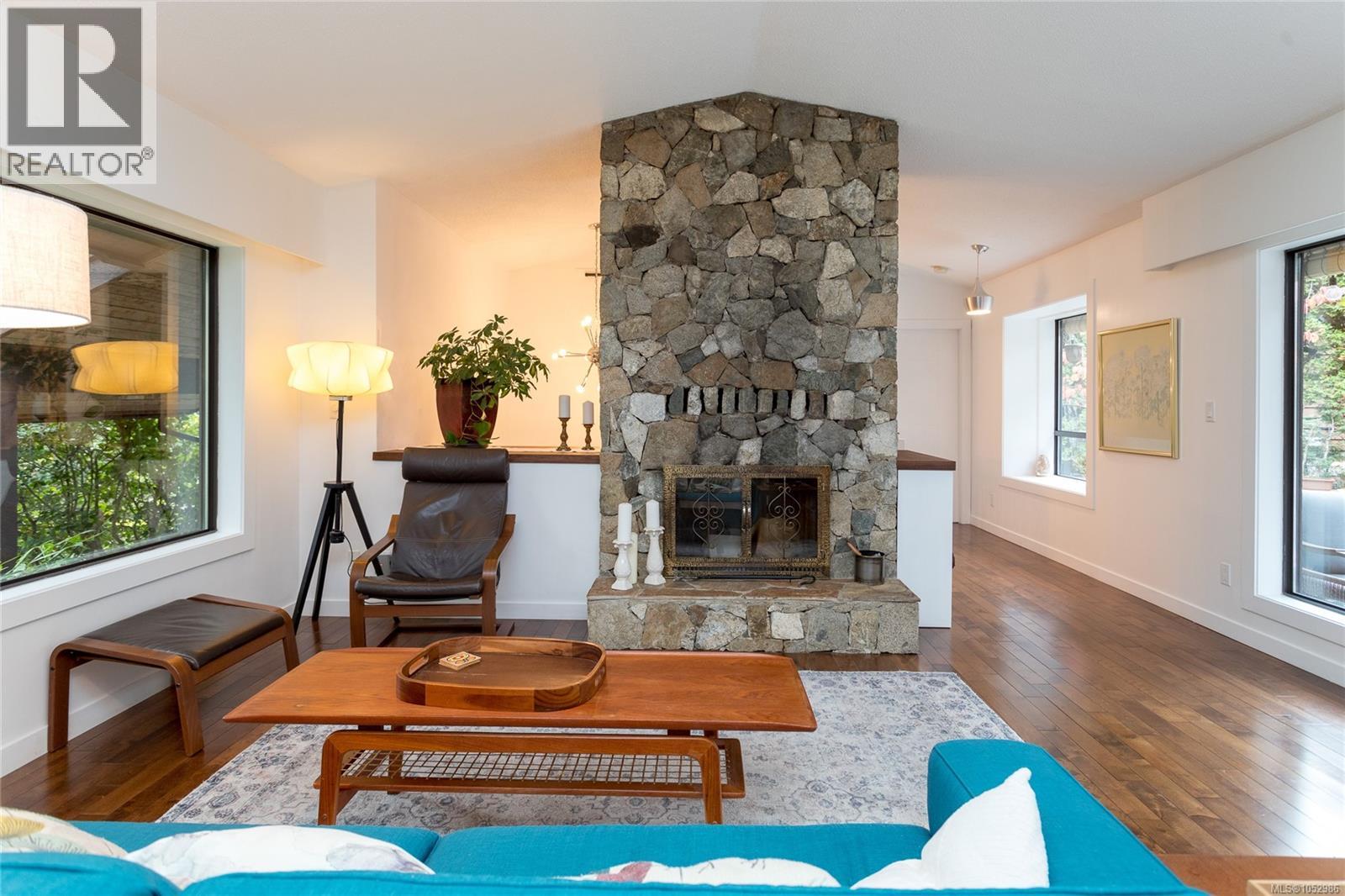  1043 Pondwood Lane, Saanich