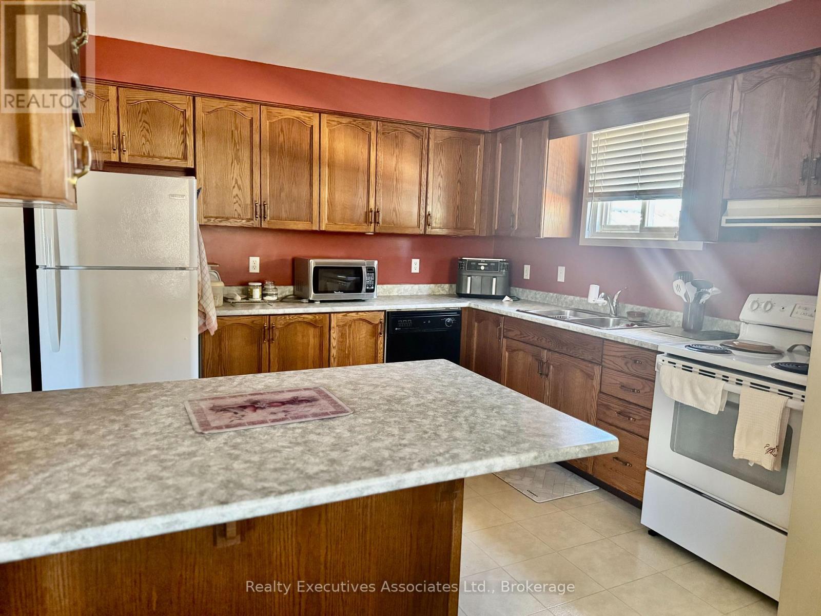 34 Gillin Road, Brantford, ON photo 4