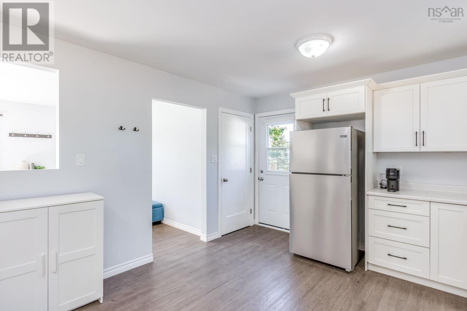 1010 Kenwood Avenue, photo 9