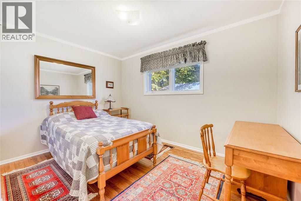997 HOLLANDS AVENUE - 21