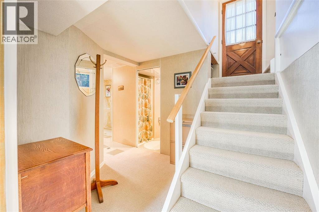997 HOLLANDS AVENUE - 32