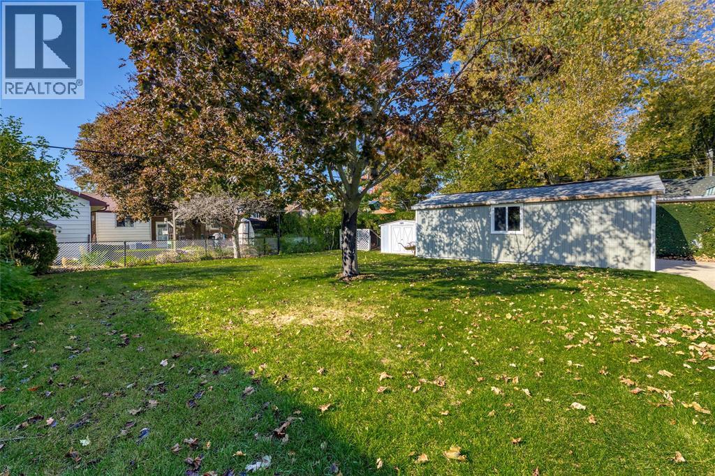 997 HOLLANDS AVENUE - 41