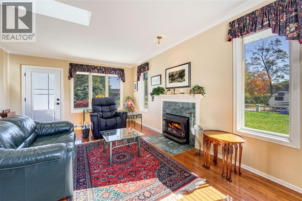 997 HOLLANDS AVENUE - 9
