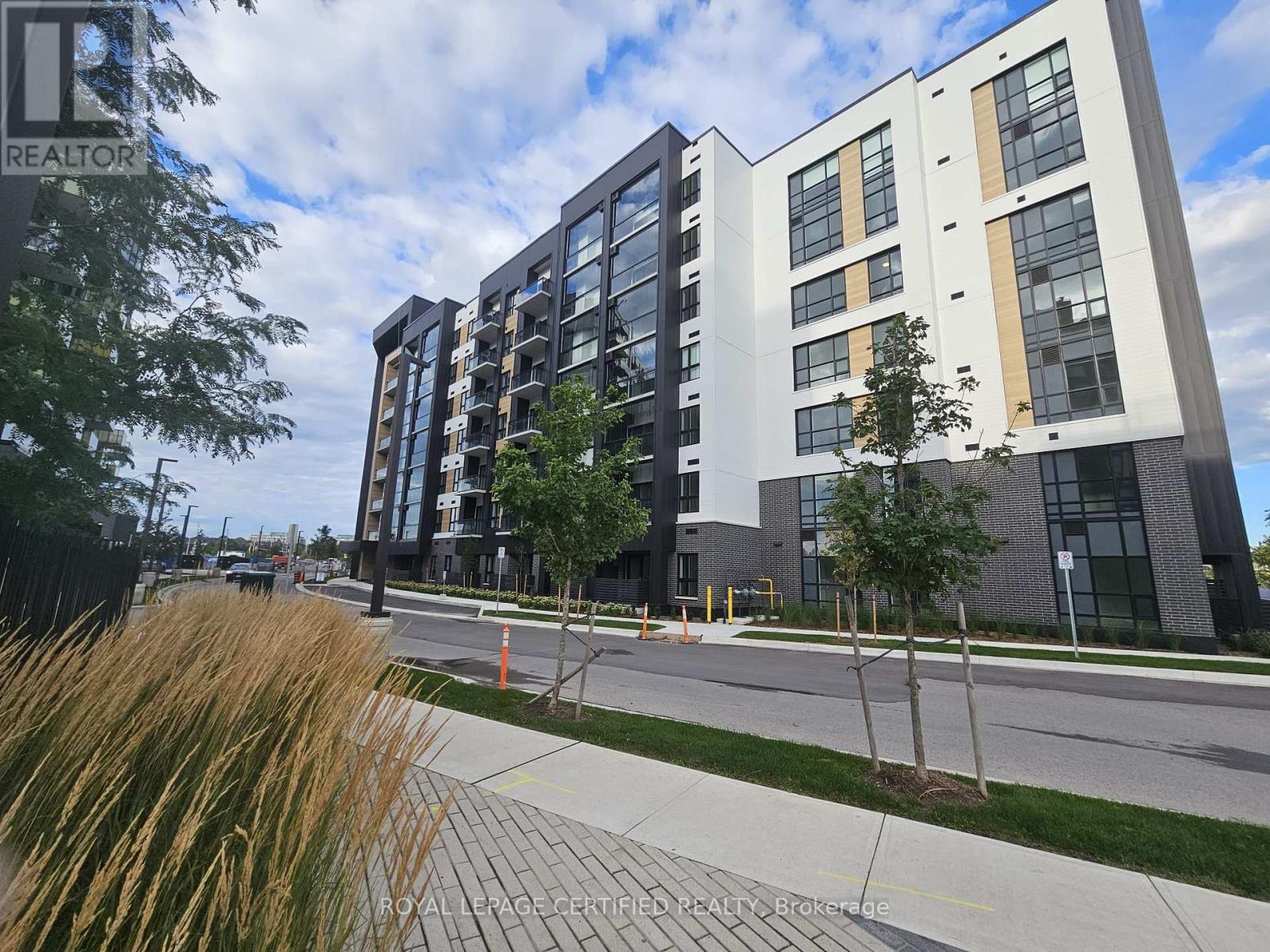 112 - 3008 WILLIAM CUTMORE BOULEVARD