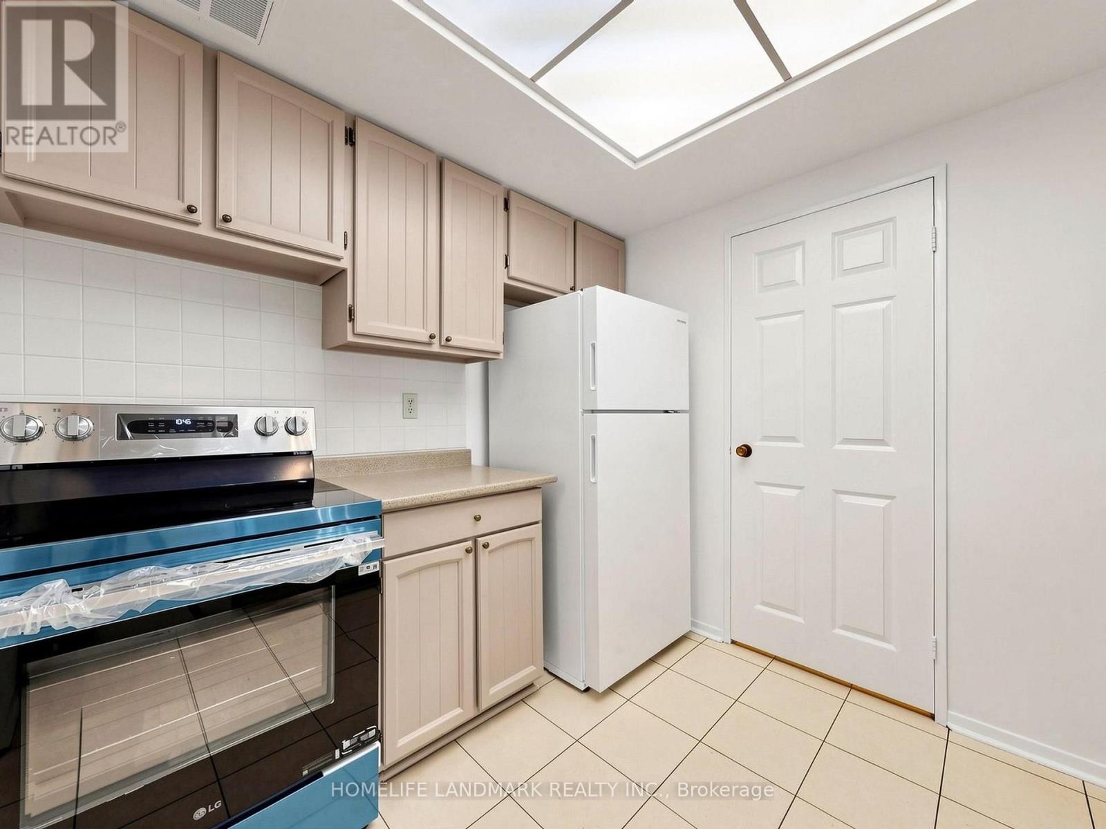 102- 1555 Finch Avenue East, Toronto, ON photo 10