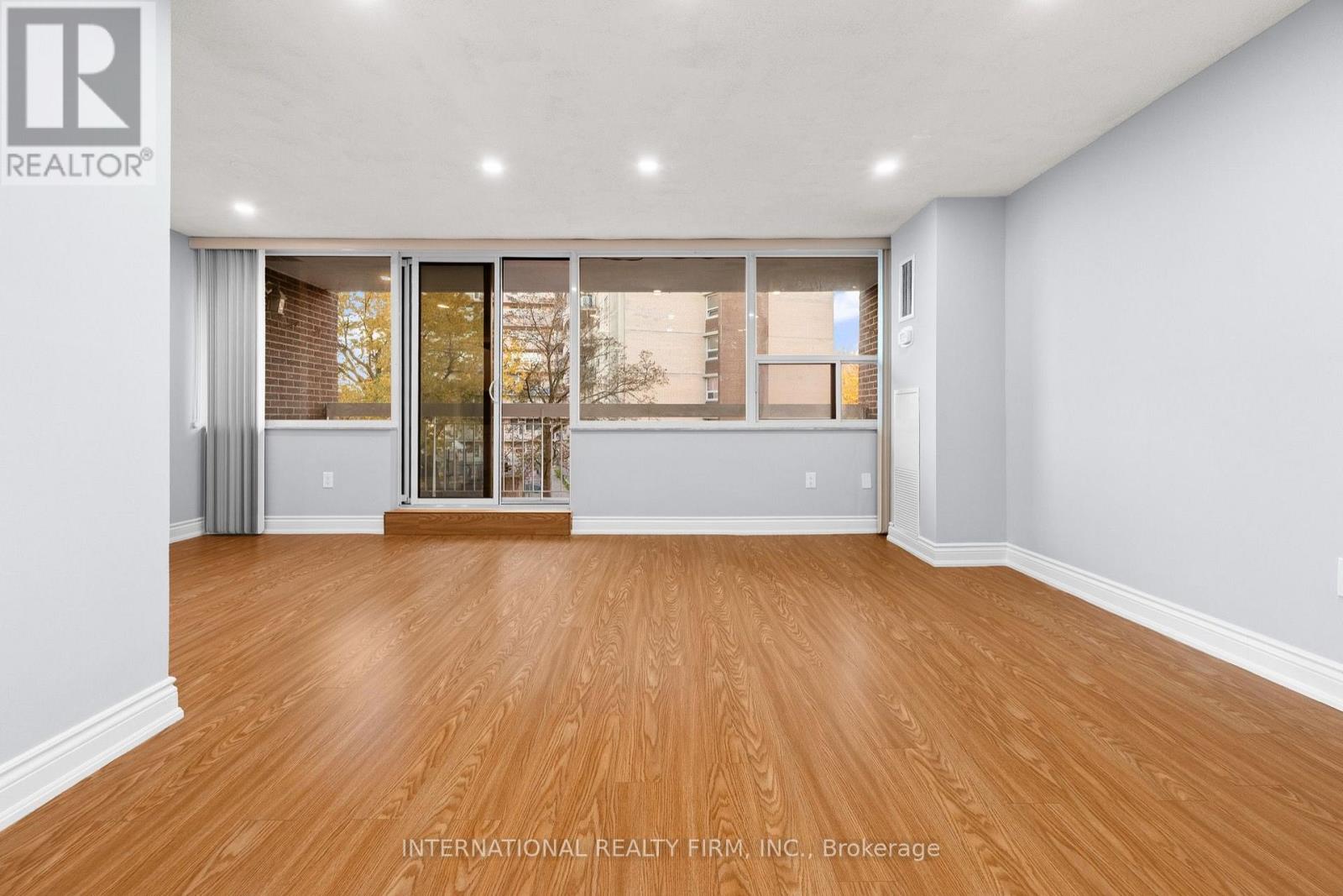 323- 4064 Lawrence Avenue East, Toronto, ON photo 9