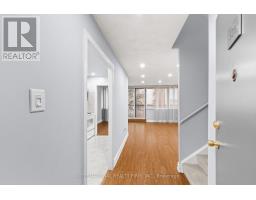 Bathroom - 323 - 4064 Lawrence Avenue E, Toronto, ON M1E4V6 Photo 7
