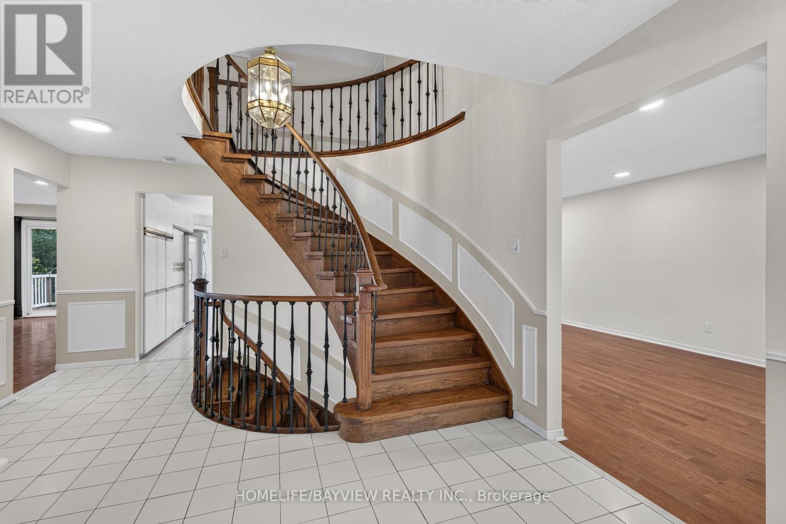 MAIN AND SECOND - 183 OLD SURREY LANE, Richmond Hill (South Richvale) — photo 2