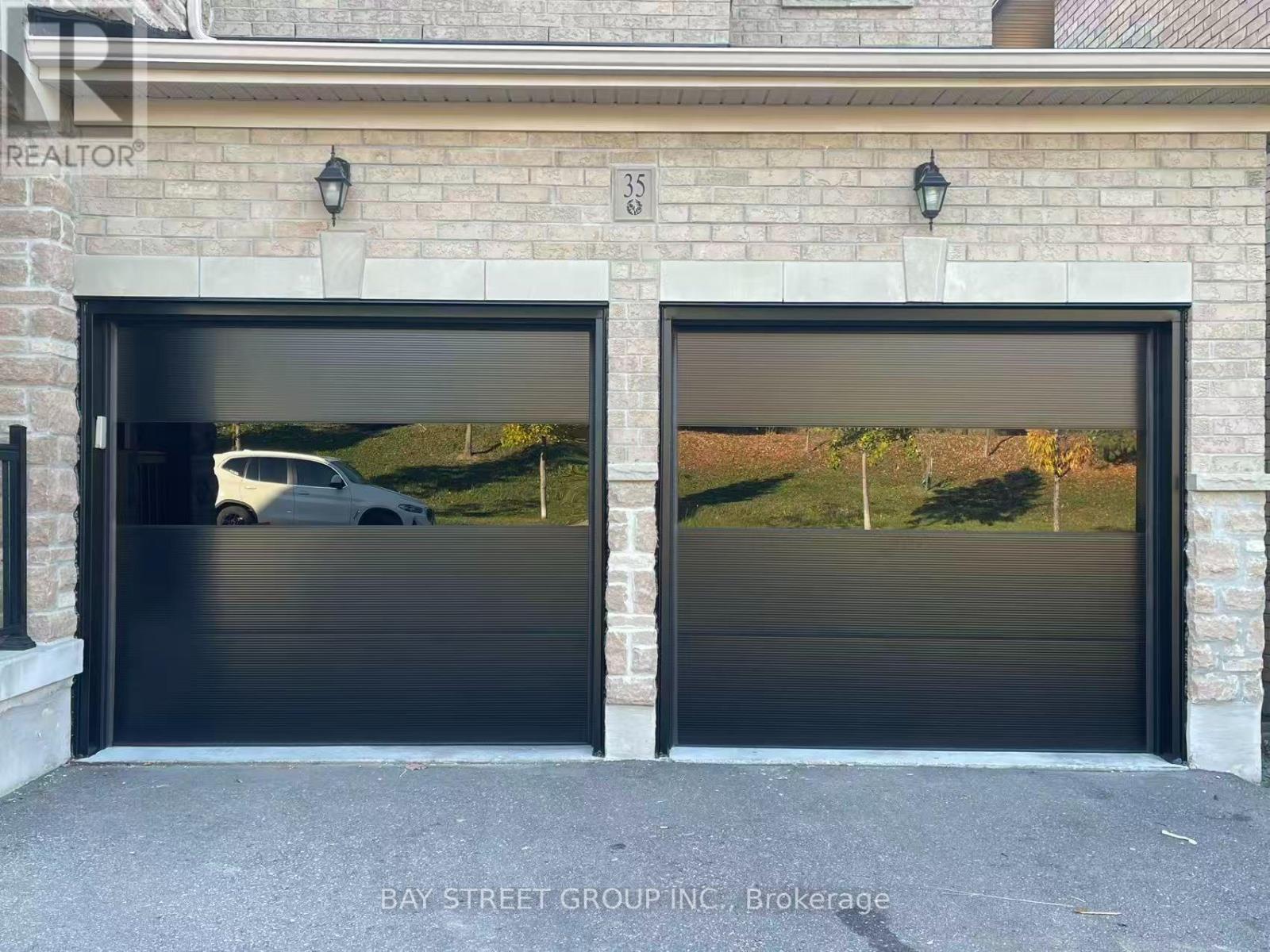 35 Walter Tunny Crescent, East Gwillimbury, ON photo 2