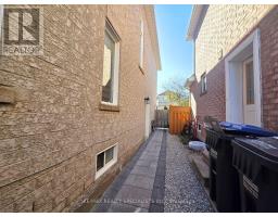 Bsmt - 18 Gold Hill Road, Brampton, ON L6X4V2 Photo 11