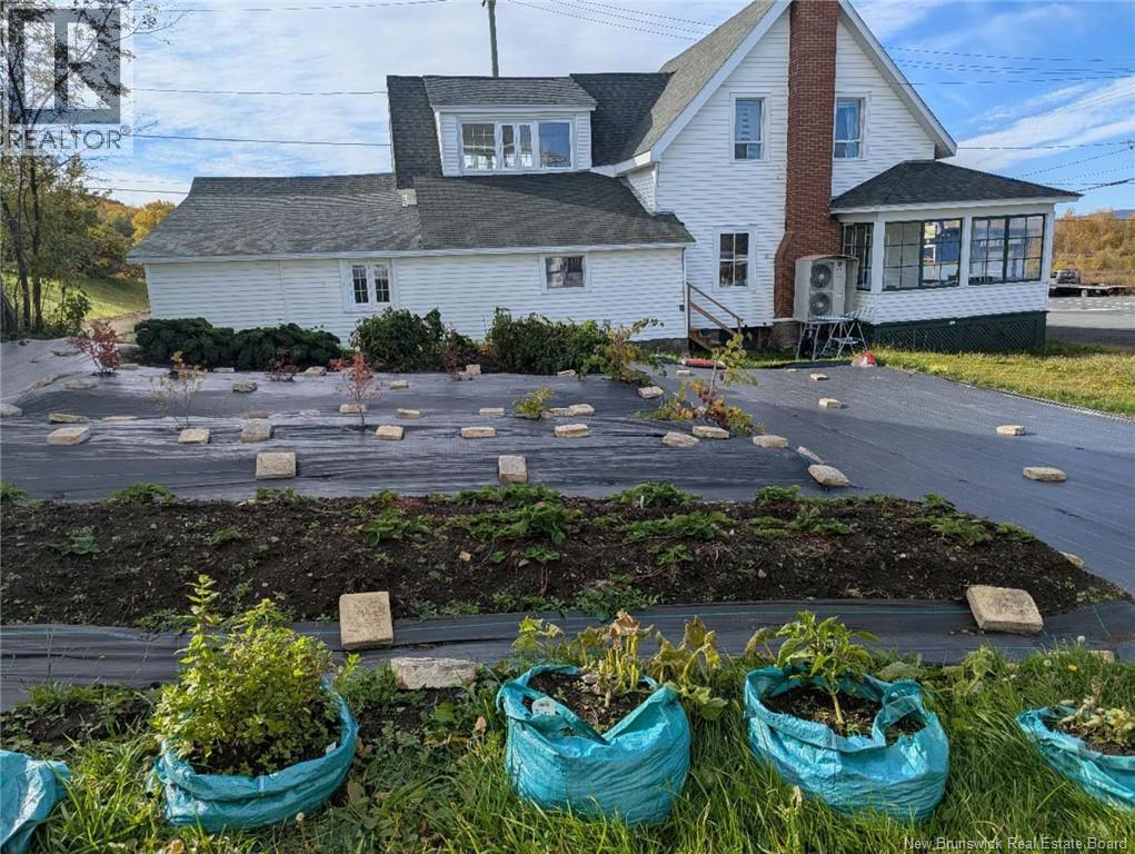 442 Adelaide Street photo 3