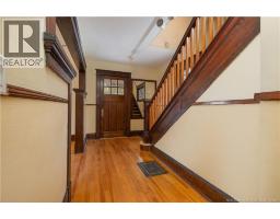 560 Charlotte Street, photo 3