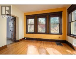 560 Charlotte Street, photo 12