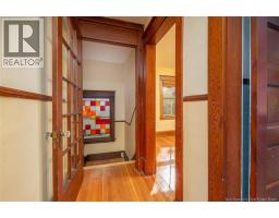 560 Charlotte Street, photo 16