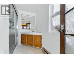 560 Charlotte Street, photo 11