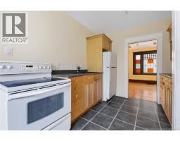 560 Charlotte Street, photo 14